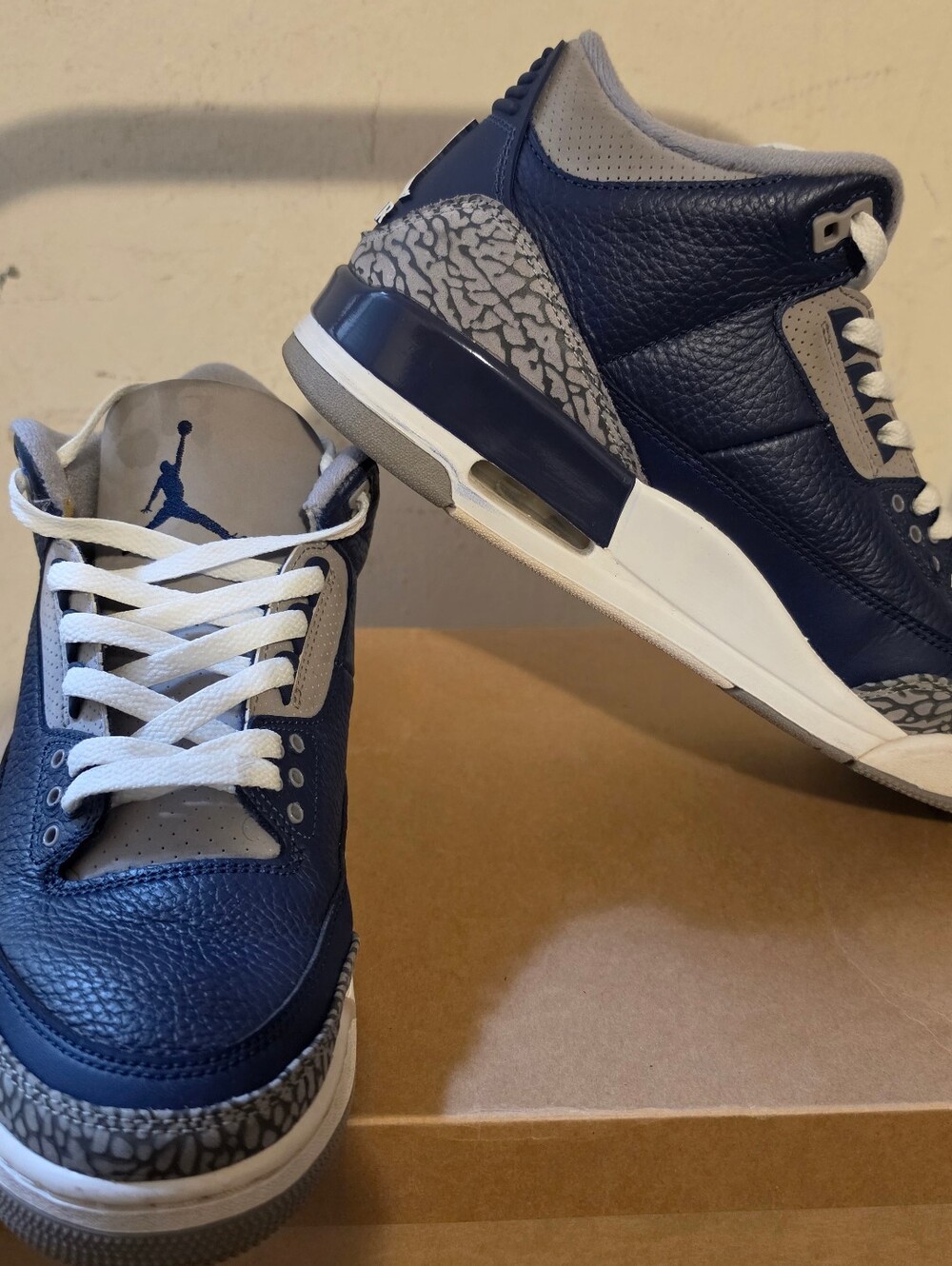 FOR SALE AIR JORDAN RETRO 3 "GEORGETOWN" NAVY SIZE 10. - Picture 3 of 16